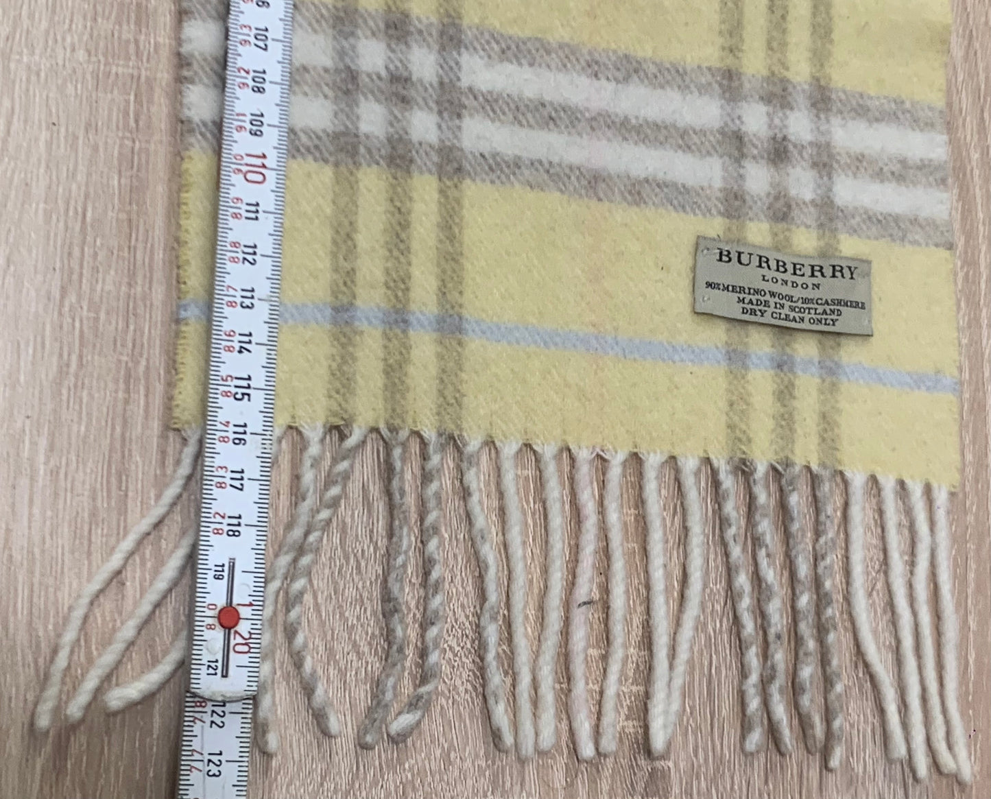 échapper Burberry 90% laine Merino 10% cashmere